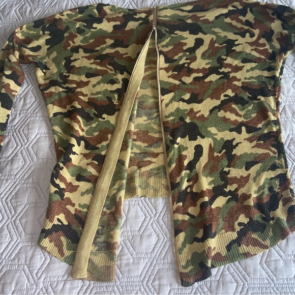 olivaceous camo cashmere sweater zipper back high low Small plush cozy warm - Picture 5 of 5